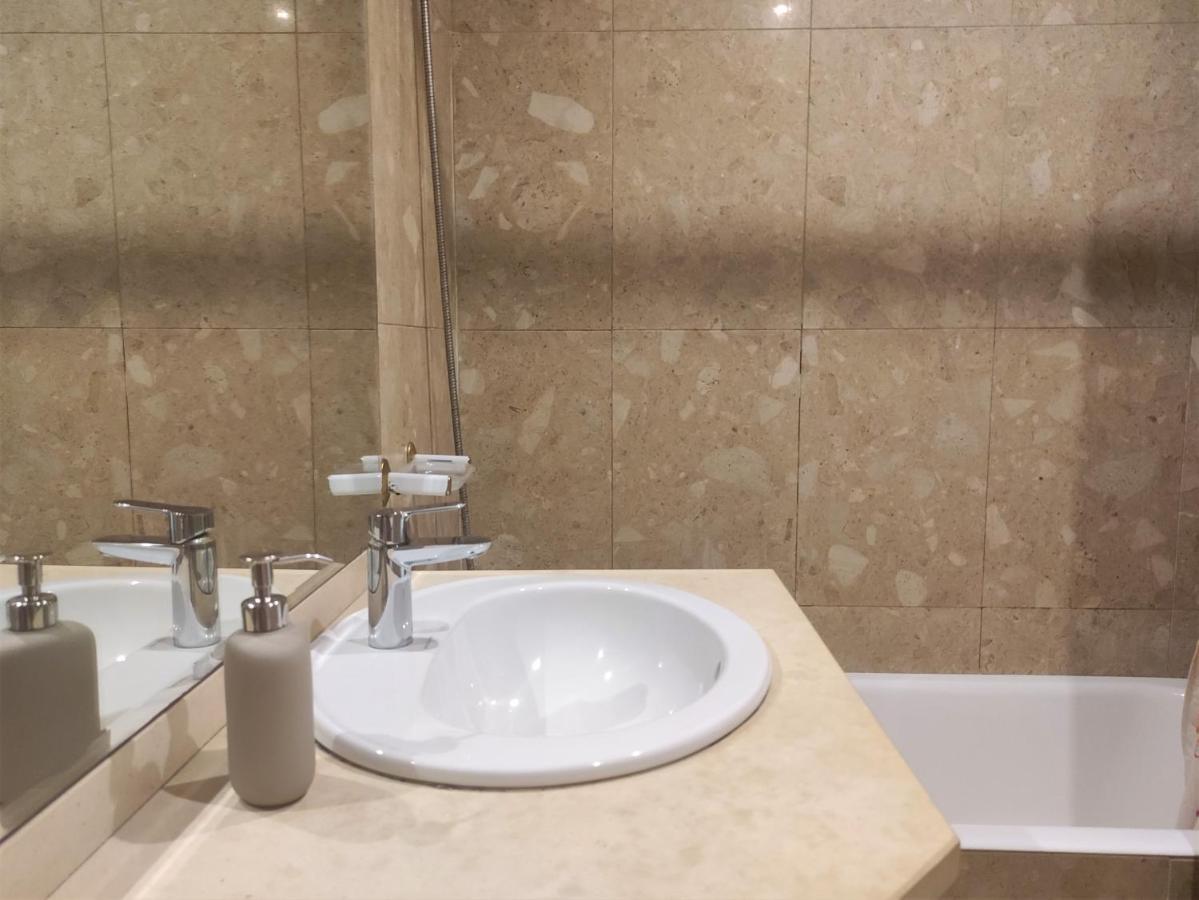 River View Flat บีลาโนวาเดกายา ภายนอก รูปภาพ